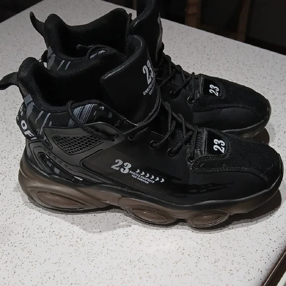 High Top Athletic Shoes With 23 Detail Sz 10 - Picture 4 of 14